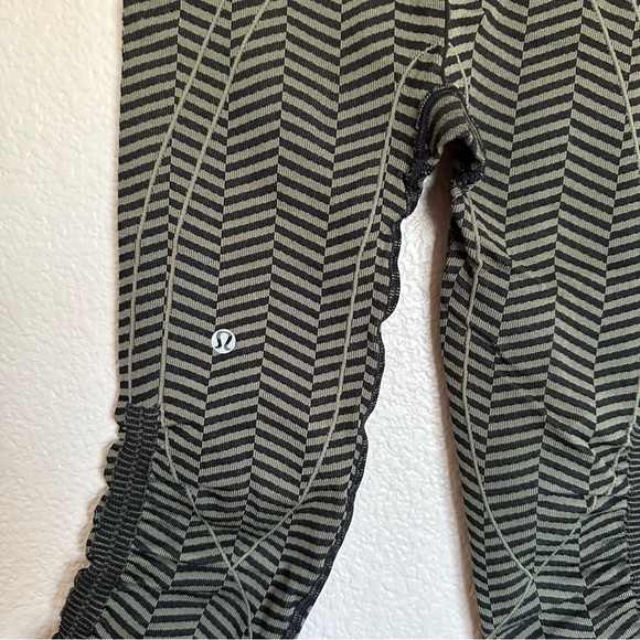Lululemon In the Flow Leggings Heathered Fatigue Green Black Capri Size 2 - Picture 7 of 14